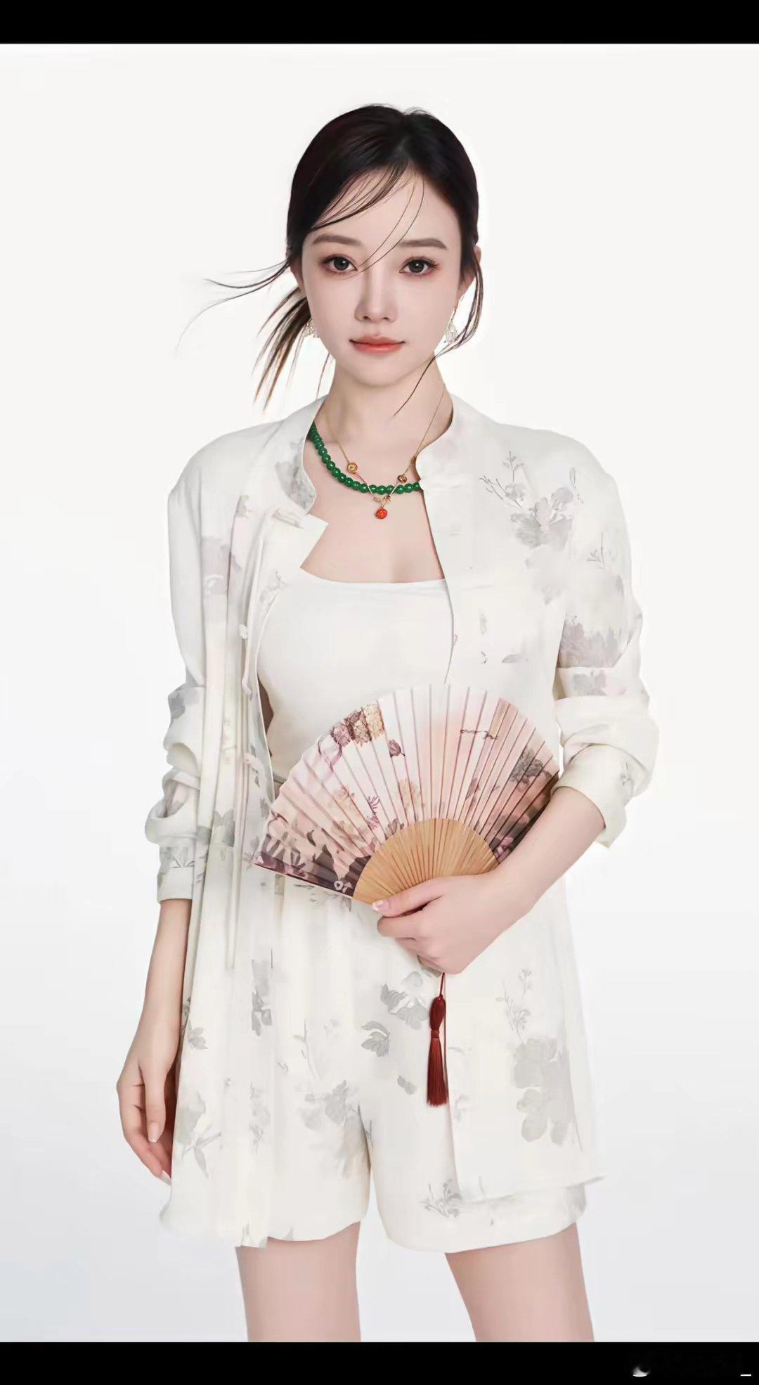 李小璐的美确实挺精致，年龄好像从来没有在她身上留下痕迹。 ​​​