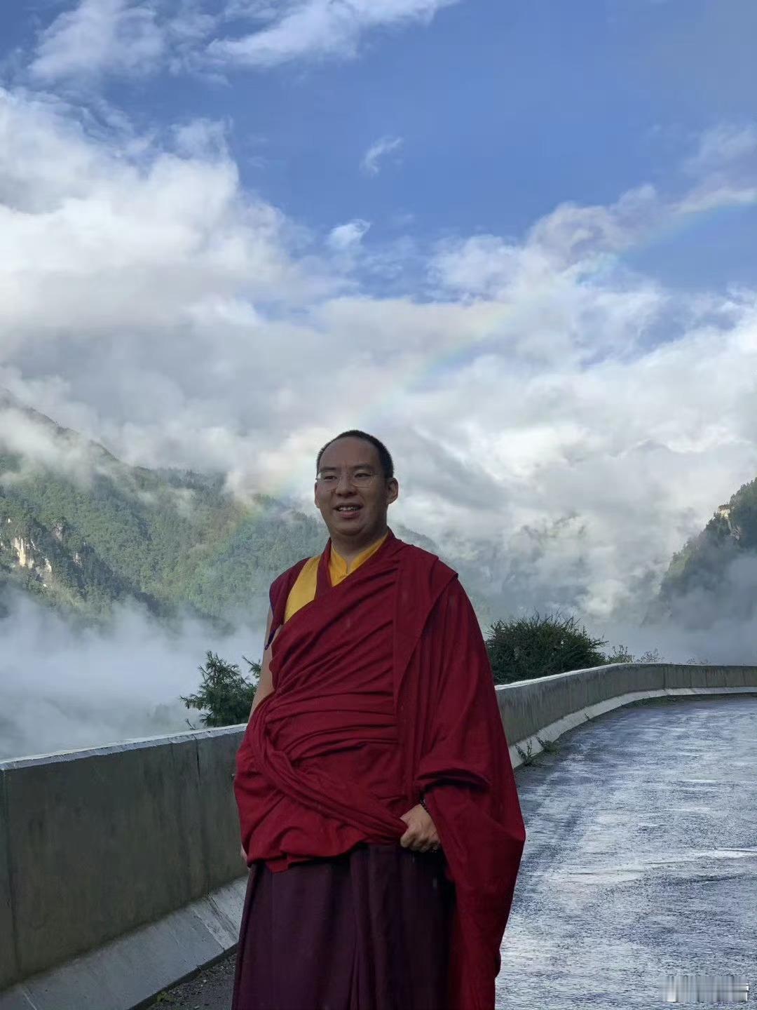 历史上的今天：1995年11月29日，通过在拉萨大昭寺释迦牟尼佛像前举行的金瓶掣