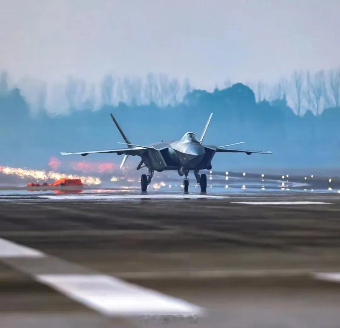 这一眨眼歼20都首飞13年了，这时间过得可真快啊，我想起了2011年歼20首飞的