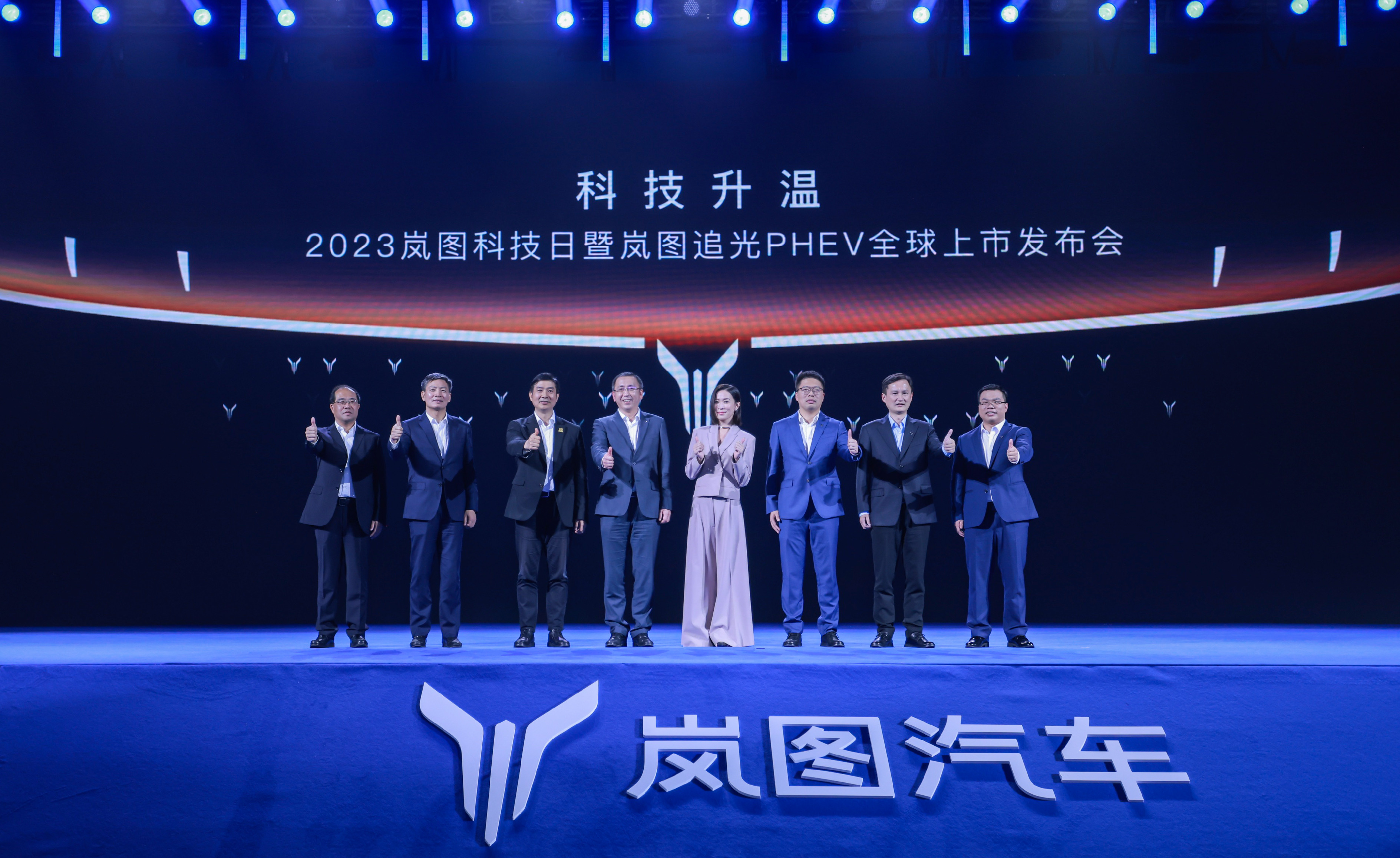 混动豪华轿车，市面上可选的确实不多。岚图新上市的岚图追光PHEV，纯电里程262