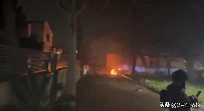 面对伊朗同归于尽打法，美军亮出王炸底牌。美国对伊朗的战争持续的时间已经快一个月了