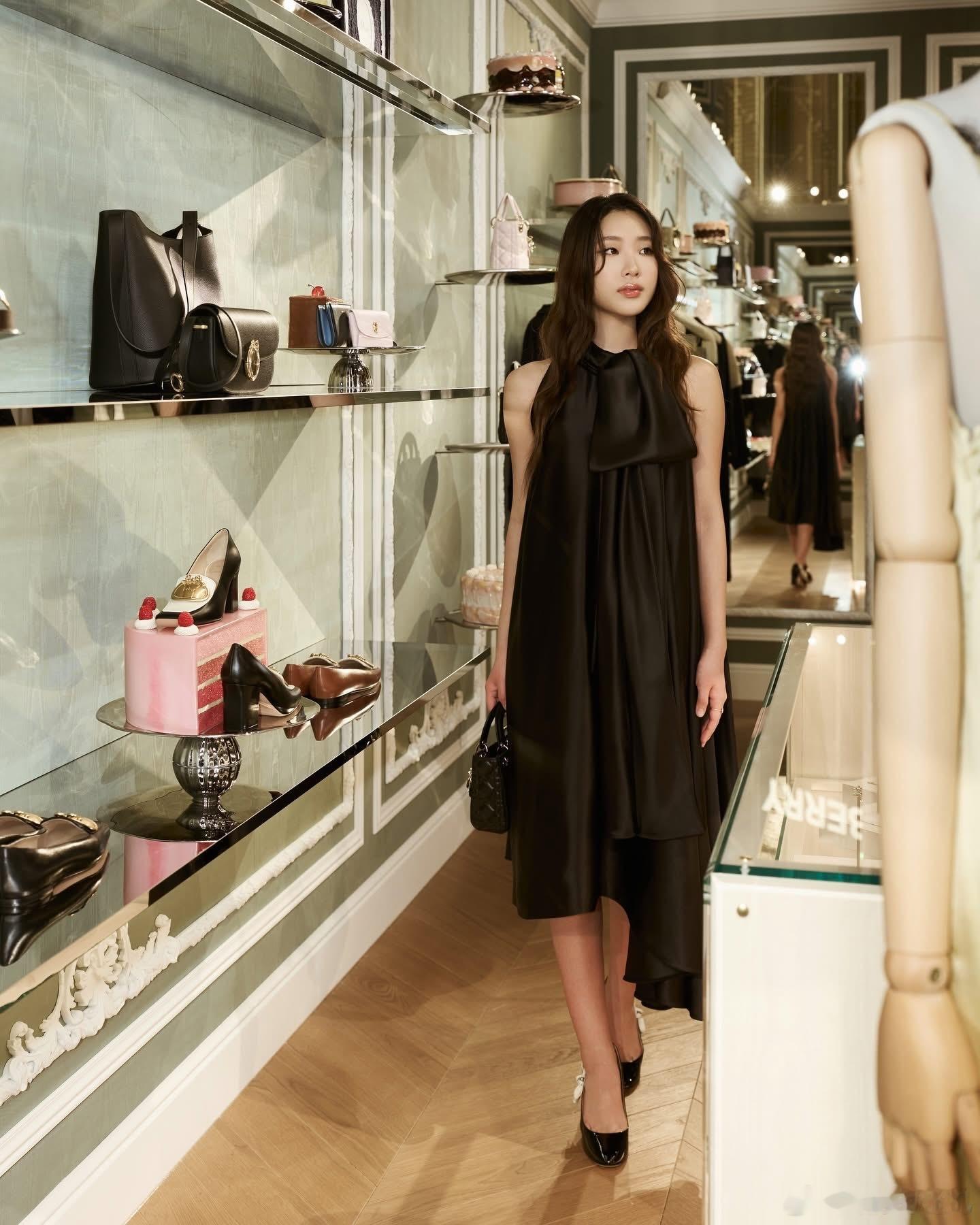 Elly近照，出席Dior活动～小s大女儿近照