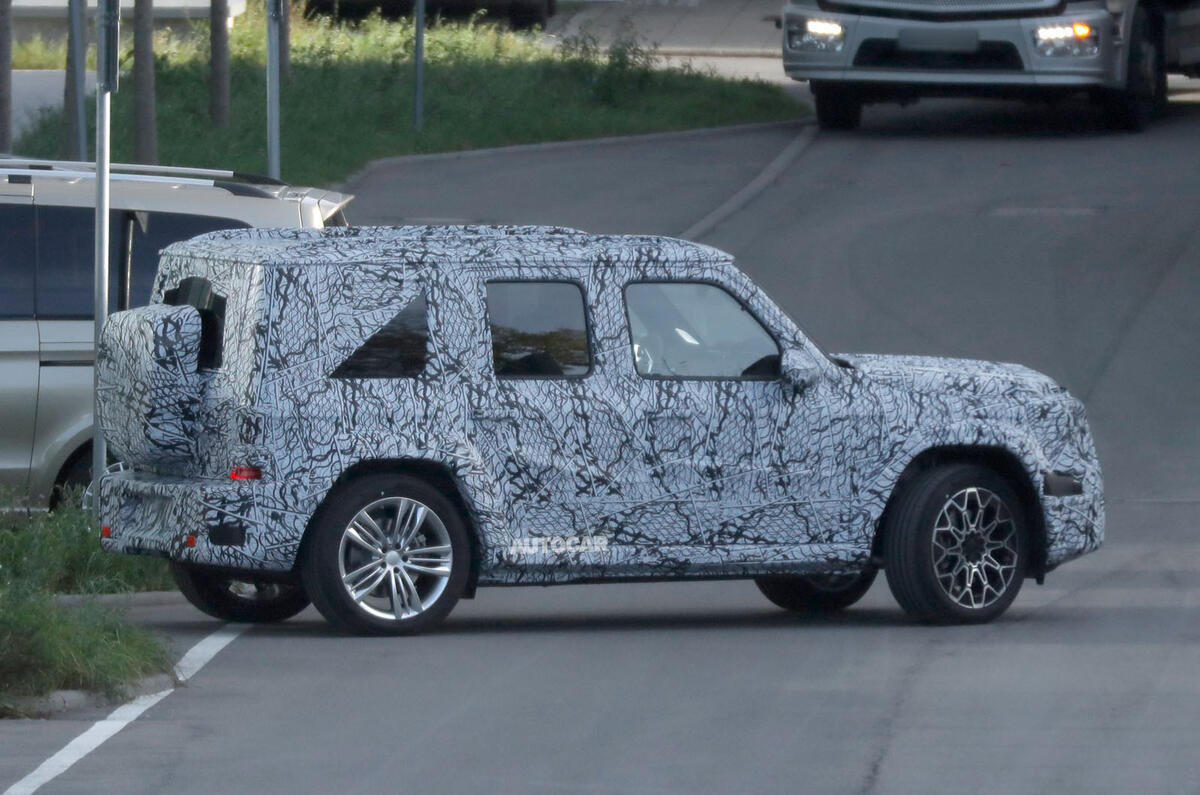 奔驰小G被拍到了，看身形比例感觉它应该和新GLB、smart 精灵5脱不了干系