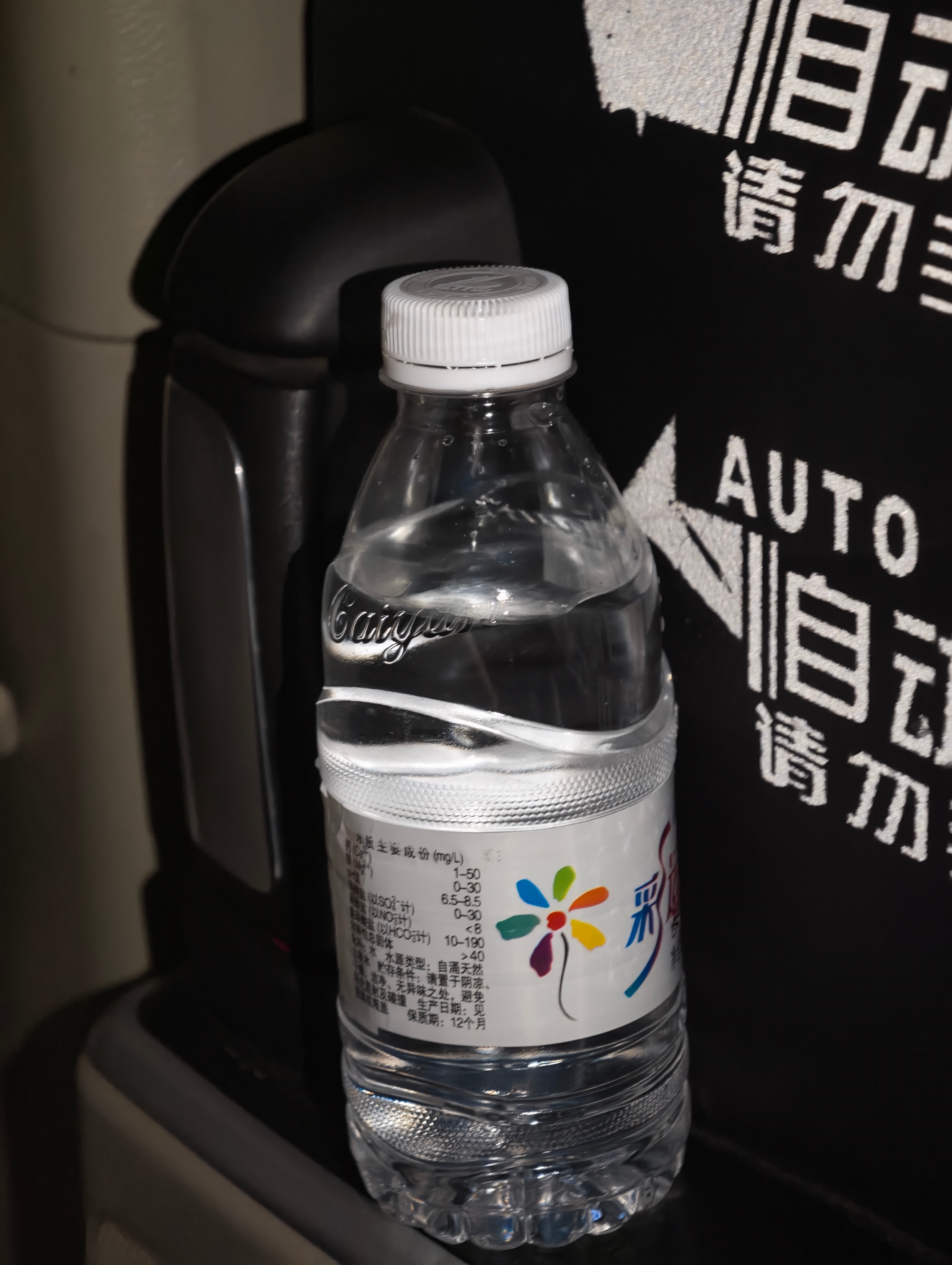 落地芒市了，坐上了接驳车，我发现很多司机师傅 特别容易忽略轮胎和轮毂的养护，接我