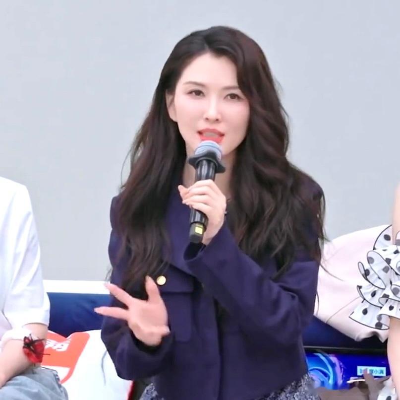 徐洁儿一公不是垫底 真相来了。徐洁儿一公不是垫底，那些恶意唱衰的可以散了。认真舞