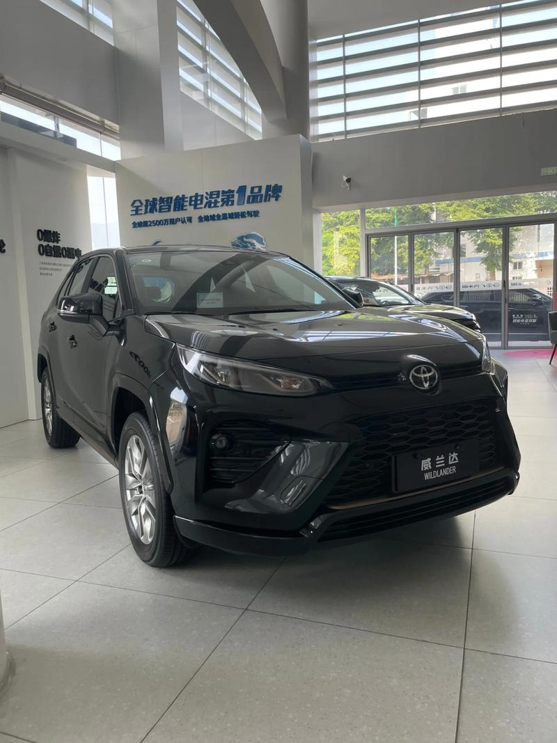 广汽丰田全新威兰达AIR版外观是全球统一设计，线条利落耐看，圈粉的是起步即高配，