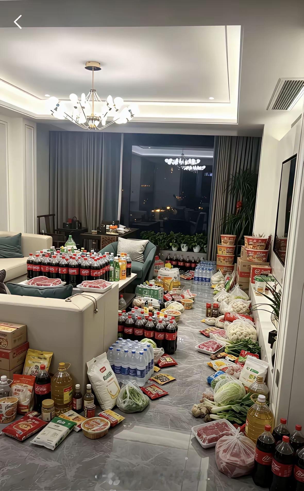 别说防台风了，当年封城都没准备这么多物资