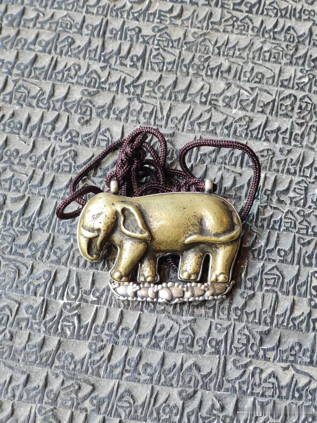 小伙卖猪肉养6个弟弟妹妹你怎么看社会强人，厉害厉害。