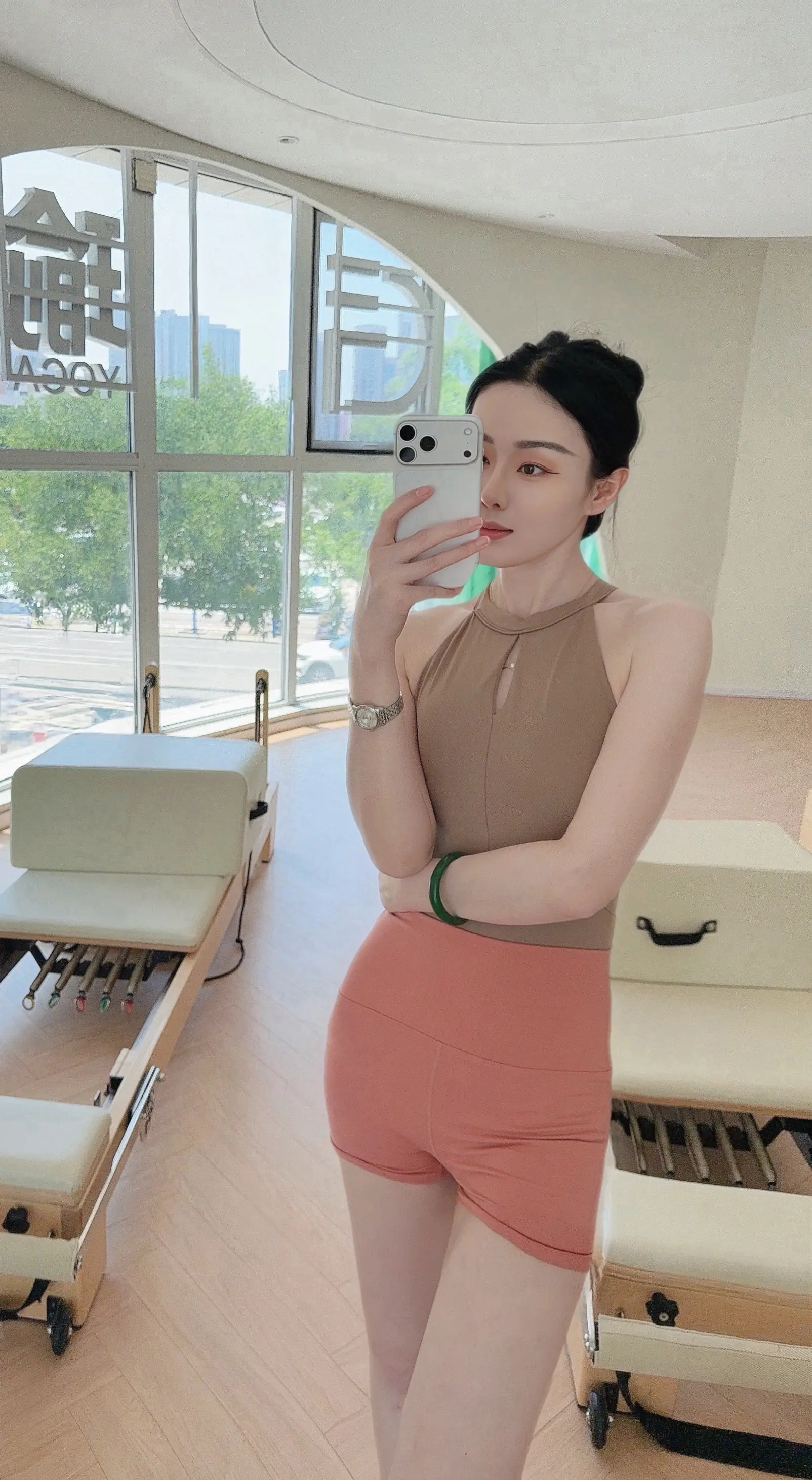 我现在越来越觉得，最好的贵人其实就是努力的自己。生活里啊，就得为真正有...