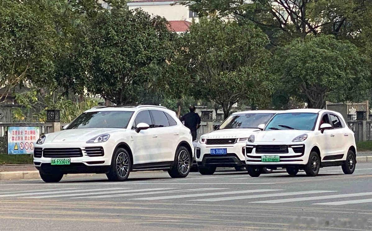 现在这老头乐太疯狂了，竟然还能油电两用，这…都是啥人在买啊[疑问] ​​​