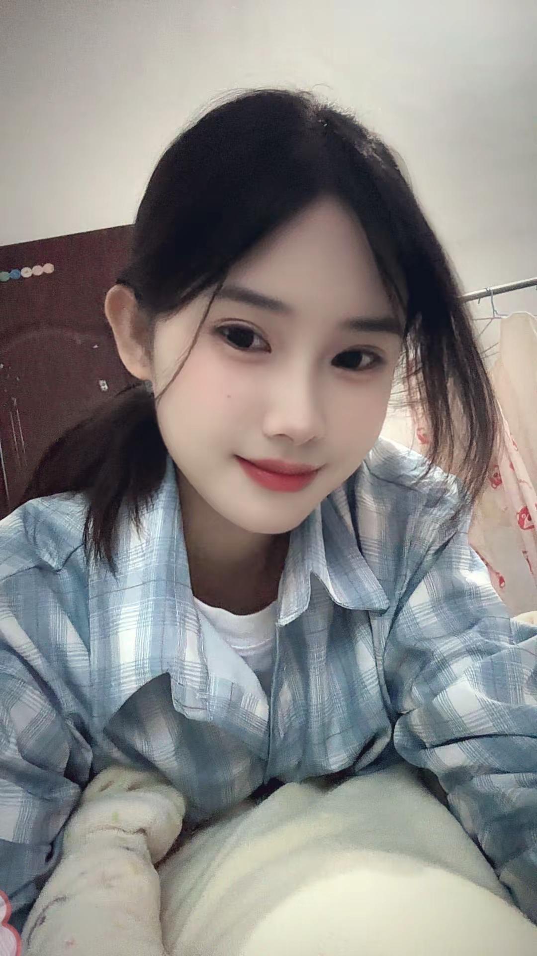 “有人撑腰时就做小女人尽情依赖，无人撑腰时就做女超人无所不能。”