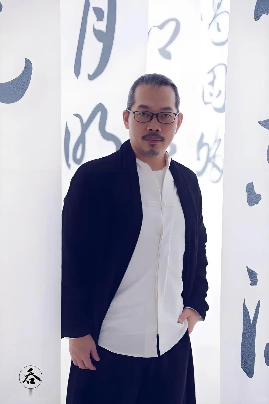 方文山被曝出轨聊天记录刷到"方文山被曝出轨"的热搜，第一反应直接愣在原地？毕竟在