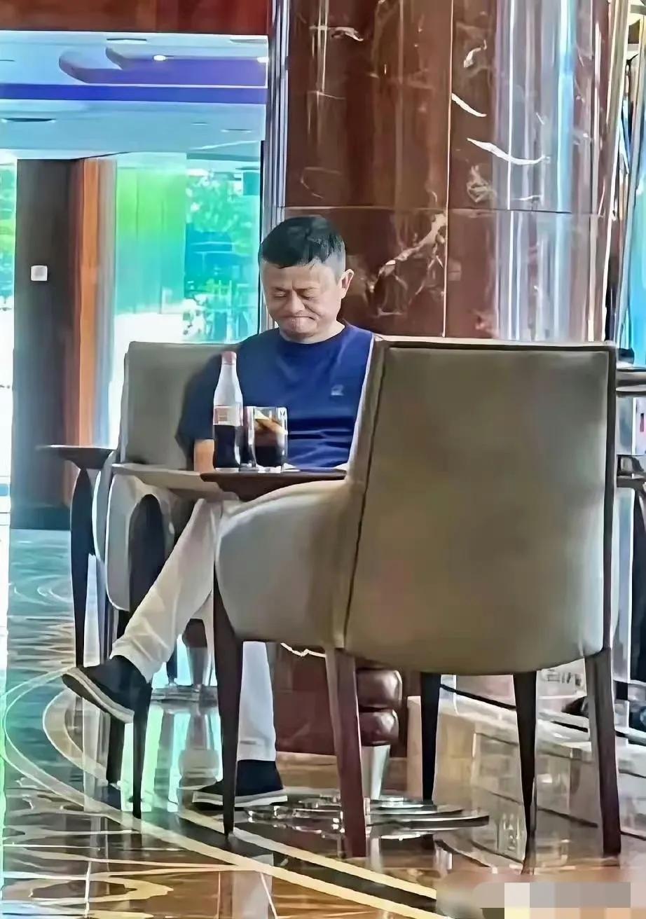 马云独自坐在餐厅，现在给你一个机会，去和马云说一句话，你会说什么?