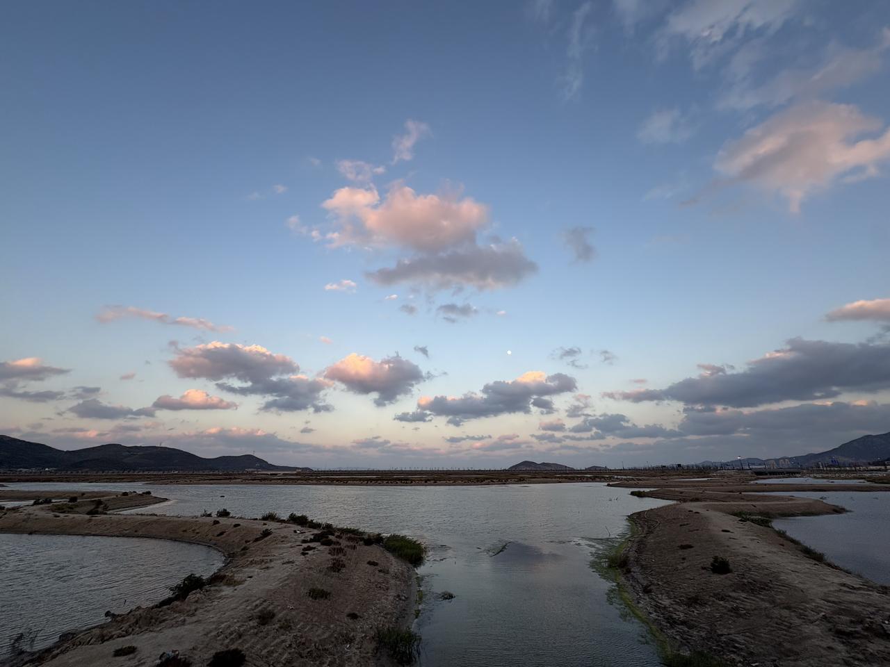 按现在的 AI 发展速度，这个多少年之后，人类大部分人失业？这些失业的人该怎么办