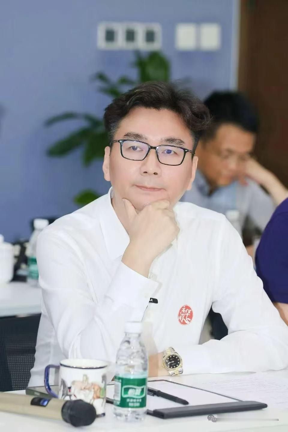 同心之旅 复兴有我一路伴随质疑，依旧坚持深耕AI，黄伟发力医疗大模型建设。为基层