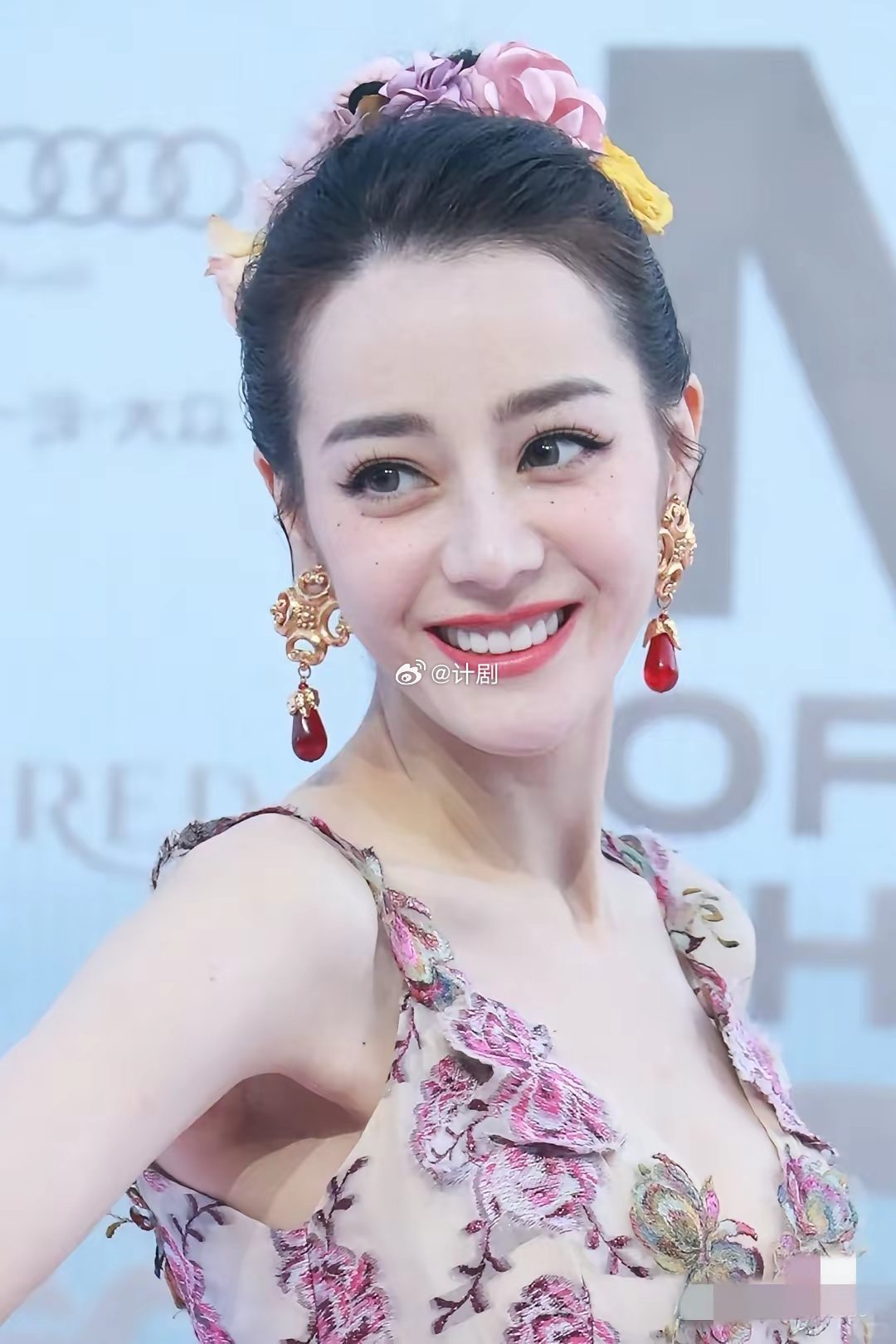 毯星要迭代了吗？迪丽热巴34岁确实年纪不小了，王楚然27岁正当黄金花期。她俩确实