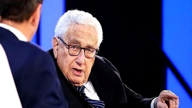 警报拉响！一旦美军轰炸机群直扑中国，华盛顿背后七十多个盟友将瞬间溃散。
基辛格生