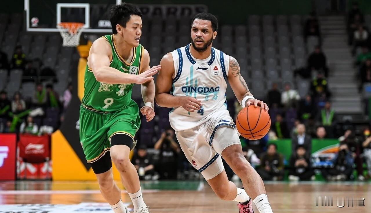 CBA联赛第14轮结束之后，青岛男篮的韦瑟斯庞以场均24.3分领跑场均得分榜。这