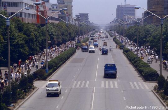 1990年成都街景，摄影:Michel Peterlin