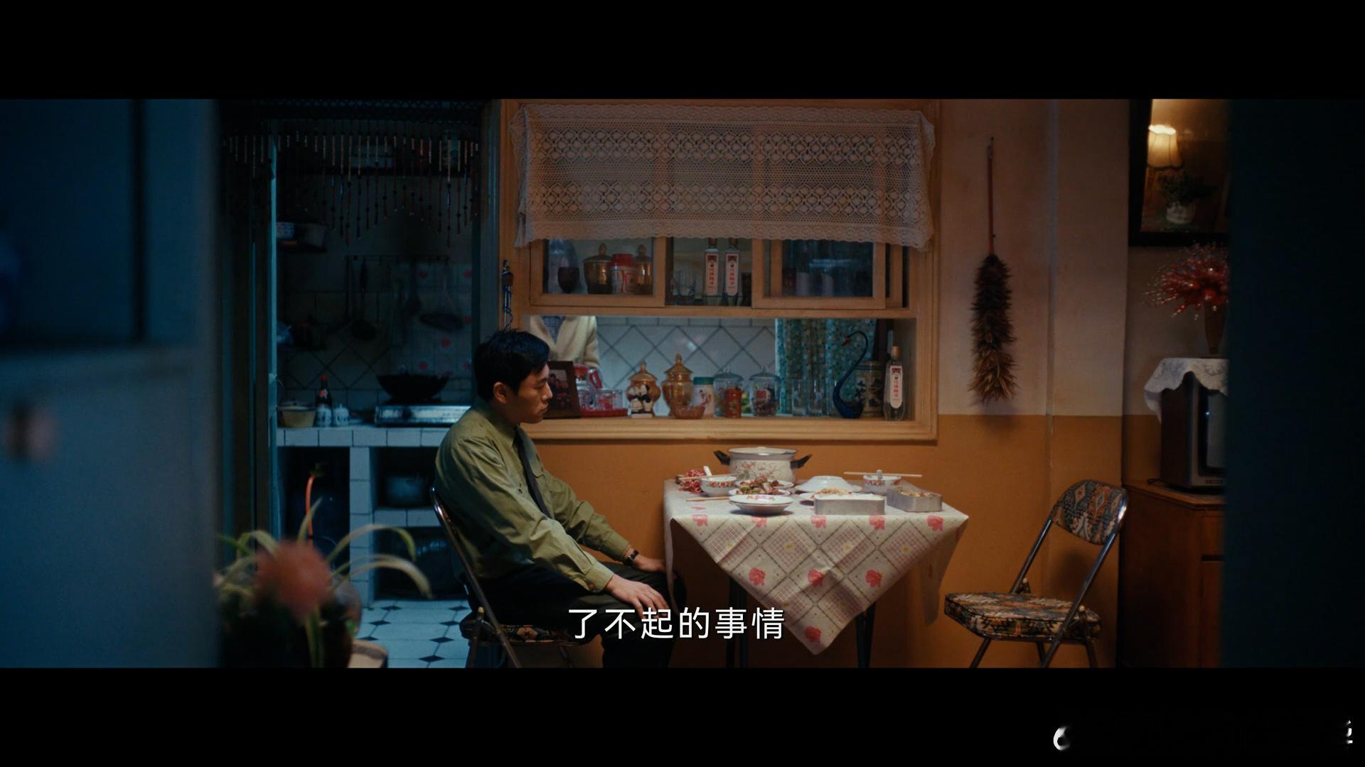一句话让一个中年男人破防 杜湘东在单位受尽委屈，却依旧坚守。老婆拿他和逃犯比，一