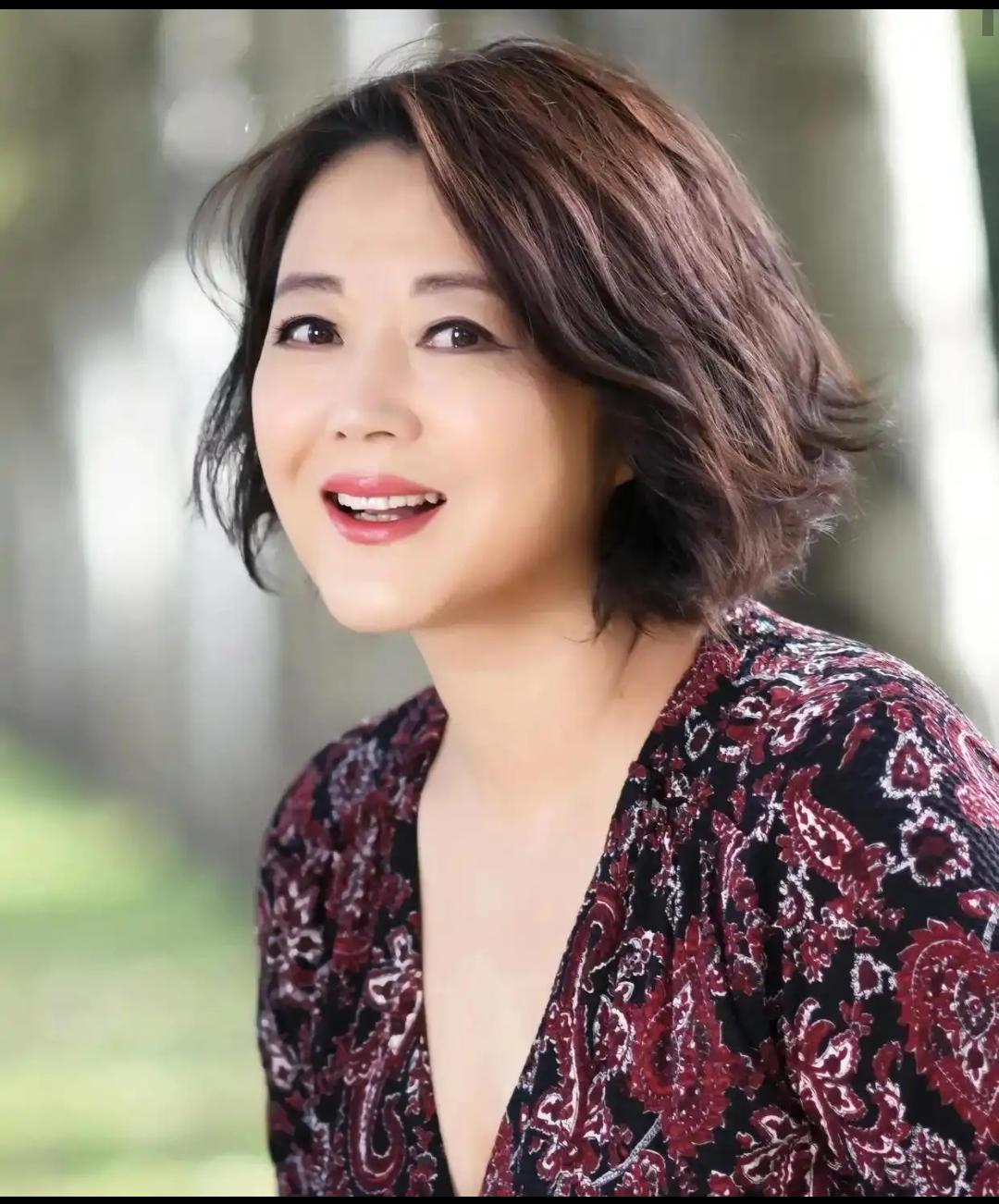 国家一级演员王茜华：45岁高龄为小丈夫生儿子，她后悔了吗？娱乐 明星