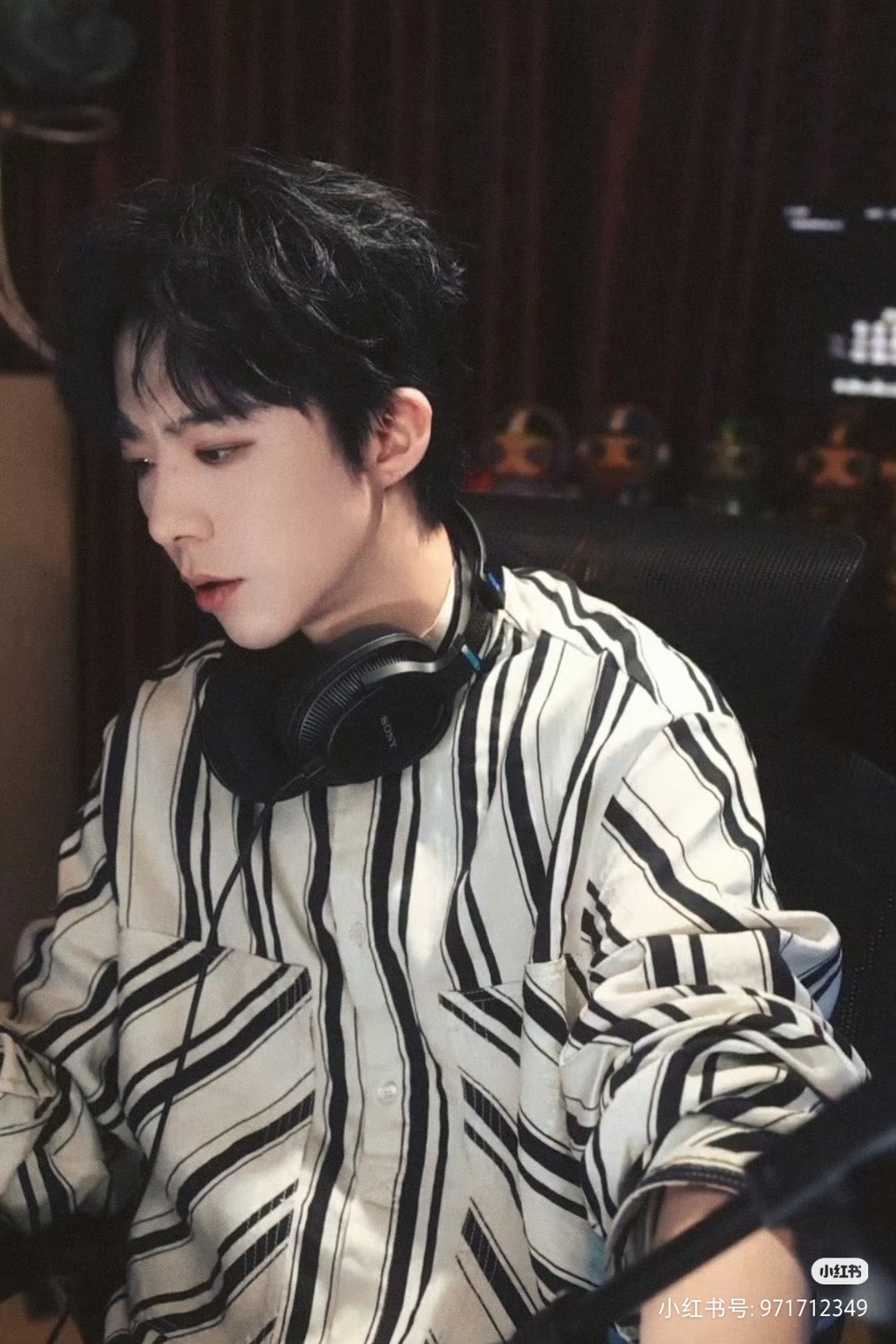 刘宇宁直播黑白撞色赛博感黑白撞色真的太耐看了，干净利落还自带高级感，搭配上赛博风