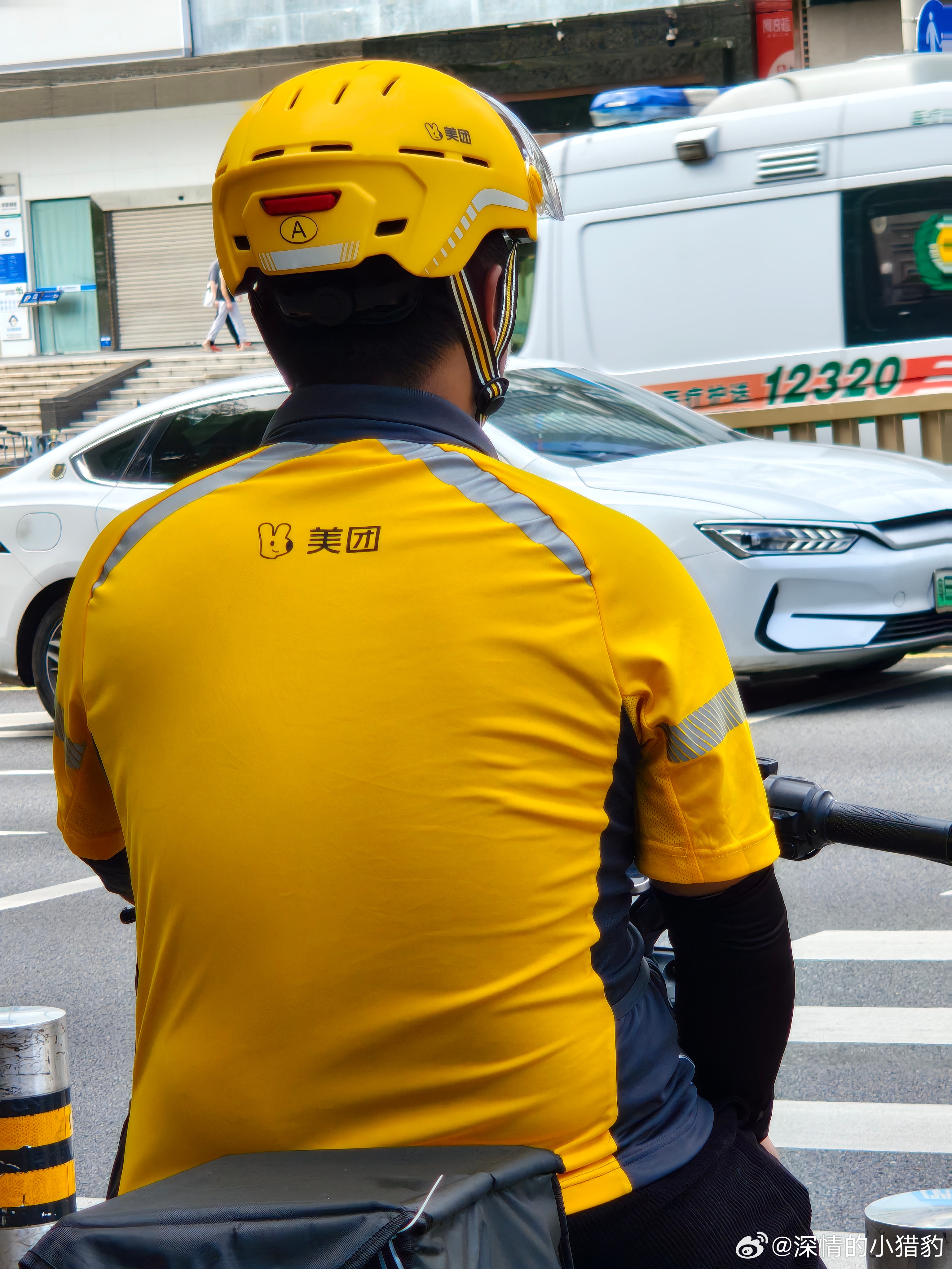 与小哥同行 ​​​