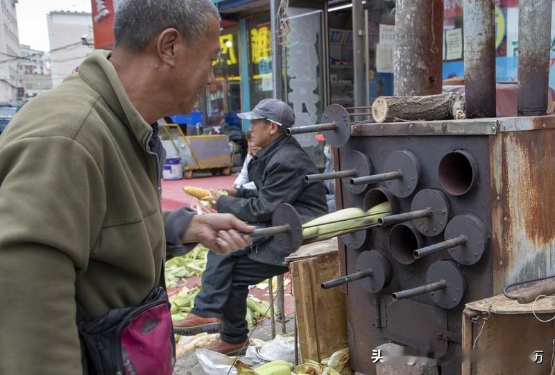 玉米这东西，各地叫法差异可大啦。在东北，那就是“苞米”，烤苞米香飘大街小巷，苞米
