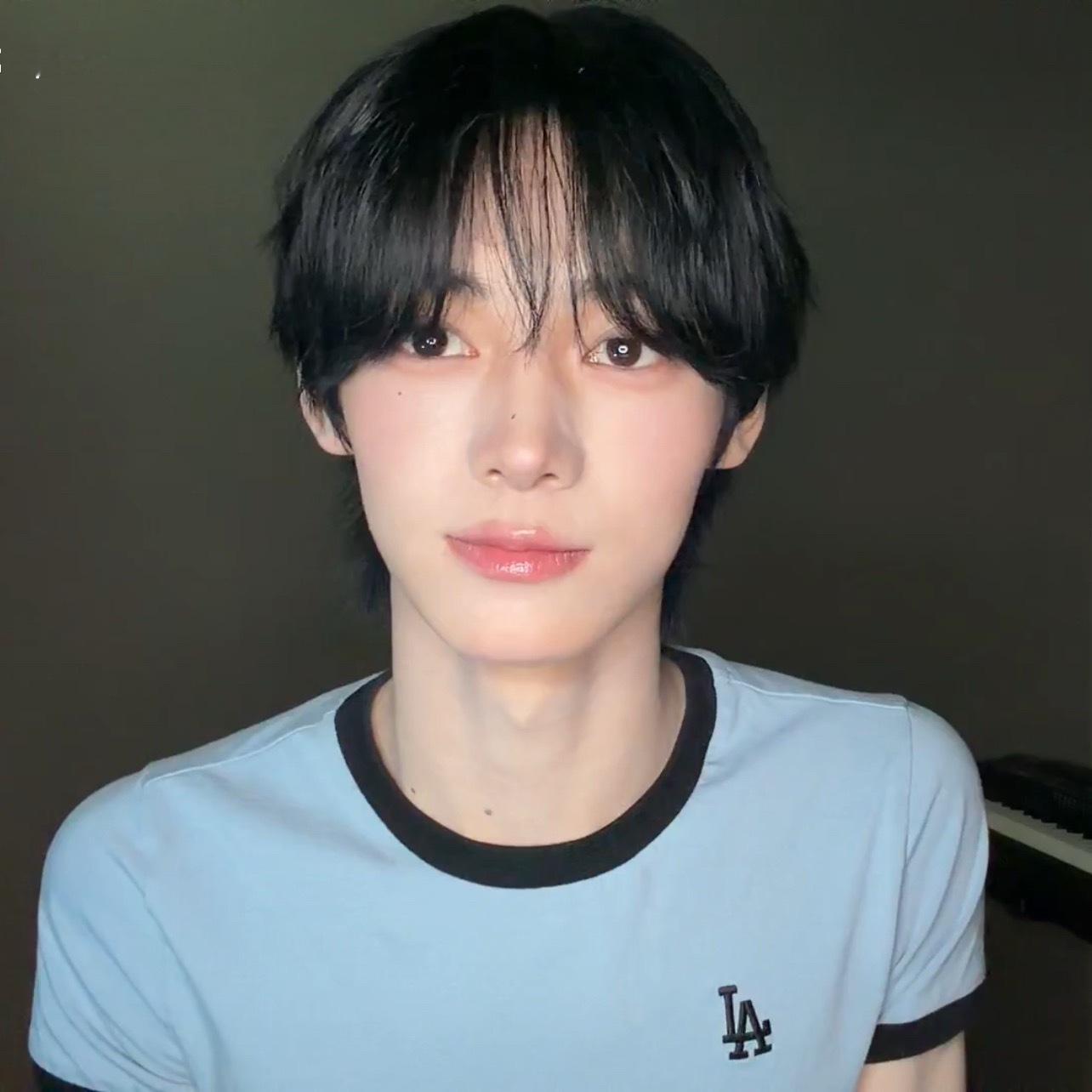 打开直播发现一个幼釹 