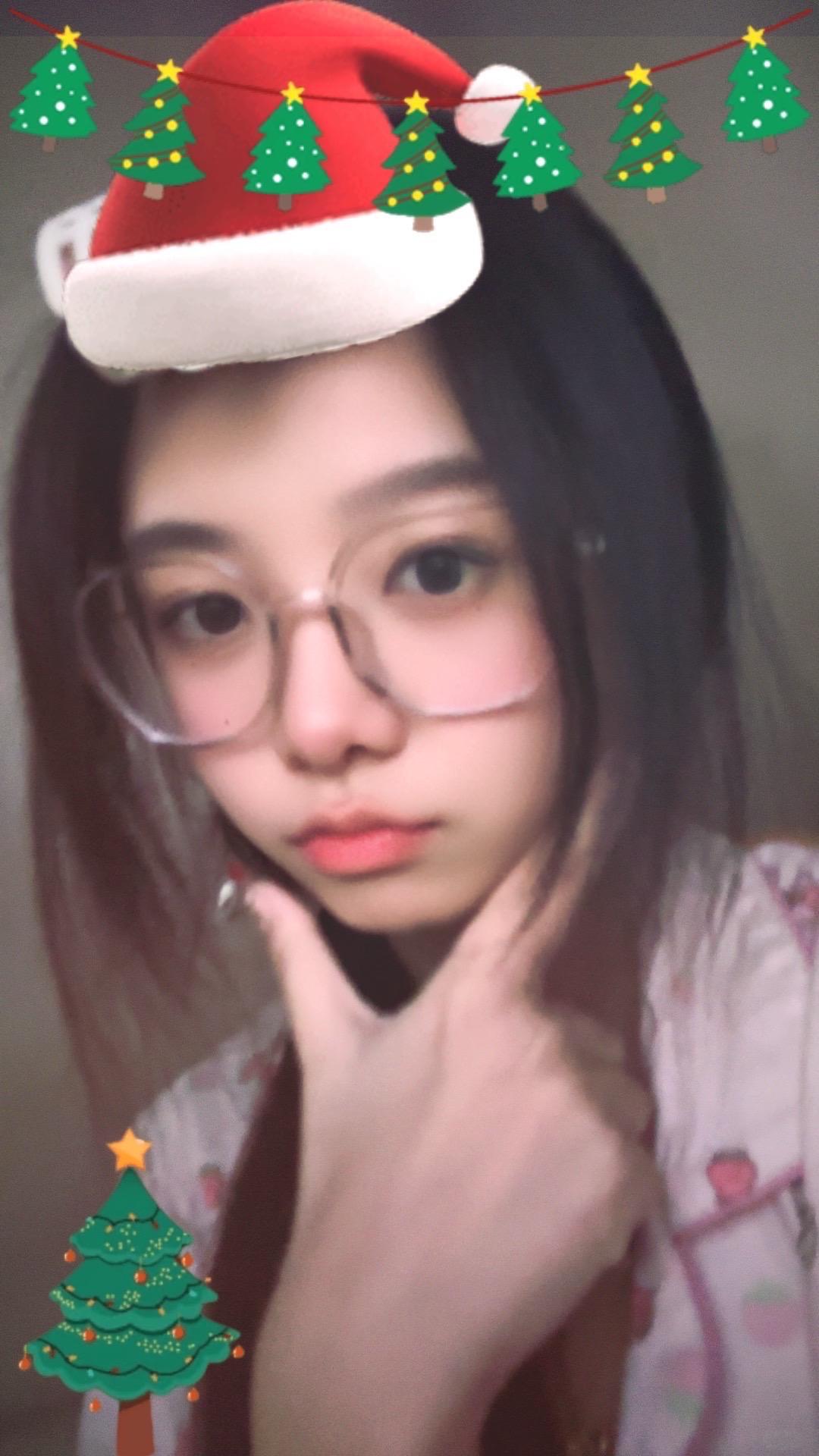 买辆宝马送你  太贵 请你出去旅游  浪费 约你大吃一顿  伤胃 送你...