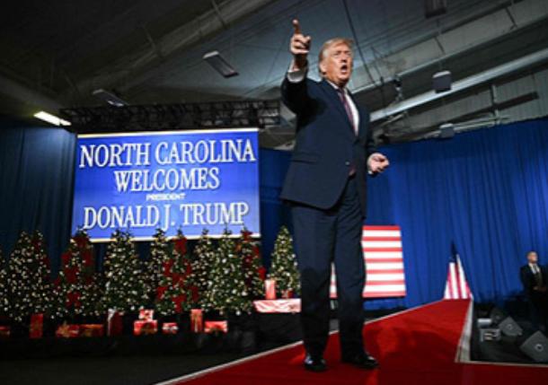 特朗普将拨款10亿美元赔偿自己

当地时间12月19日，特朗普在北卡罗来纳州的一