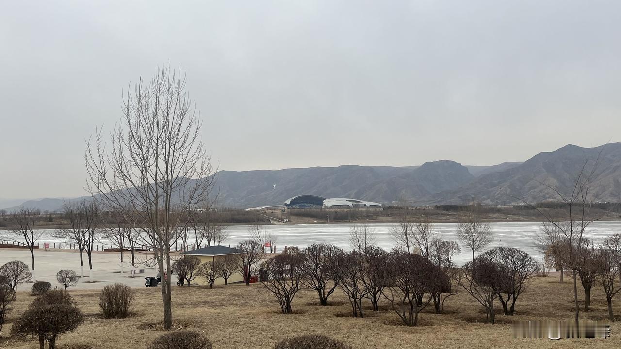 呼市话：水洼不激、湿淋刮啦！
呼市话有意思，你觉得这两句呼市话普通话怎么说？
呼