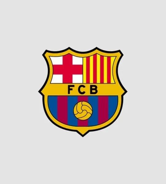 巴萨夺冠已稳？未必！
由于皇马3比2战胜马竞，目前跟巴萨的积分差距仍然保持在4分