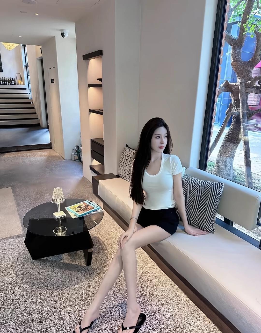 优雅客厅，时尚穿搭，静享午后时光