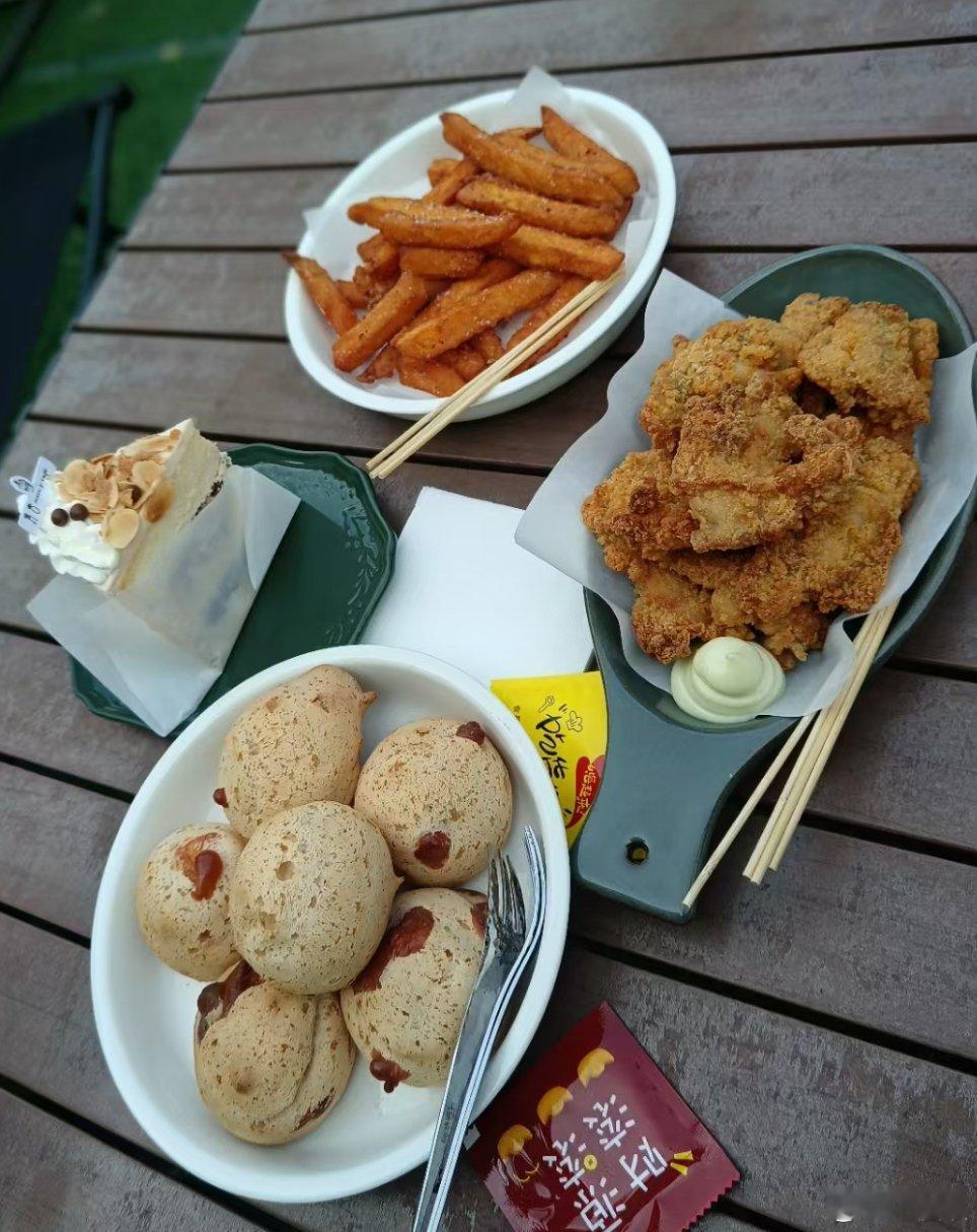 所以婚姻到底是什么？我也想打扮起来，可是带孩子真的感觉精疲力尽了，穿衣服也没有以