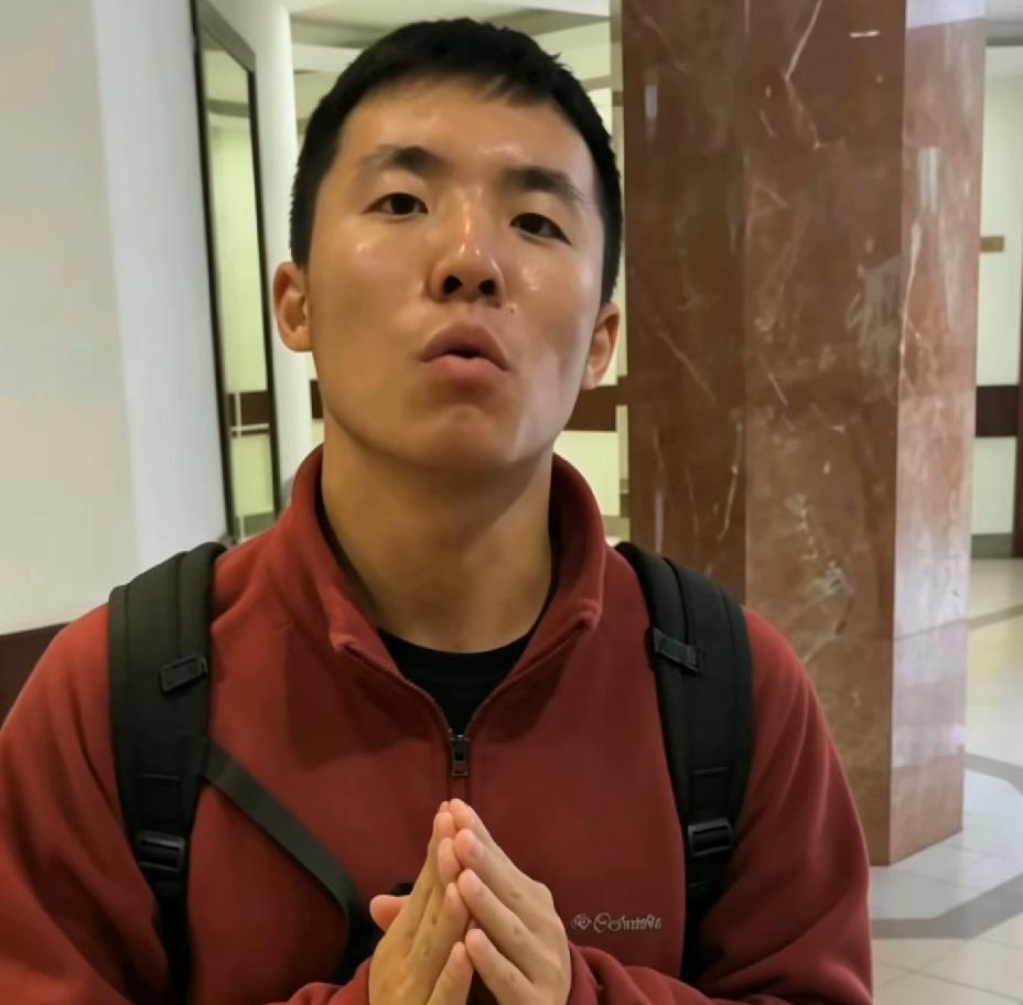 陈宇昕身披旭日旗事件
南京警方回应了，近期收到数百起举报都是关于陈宇昕的南京警方