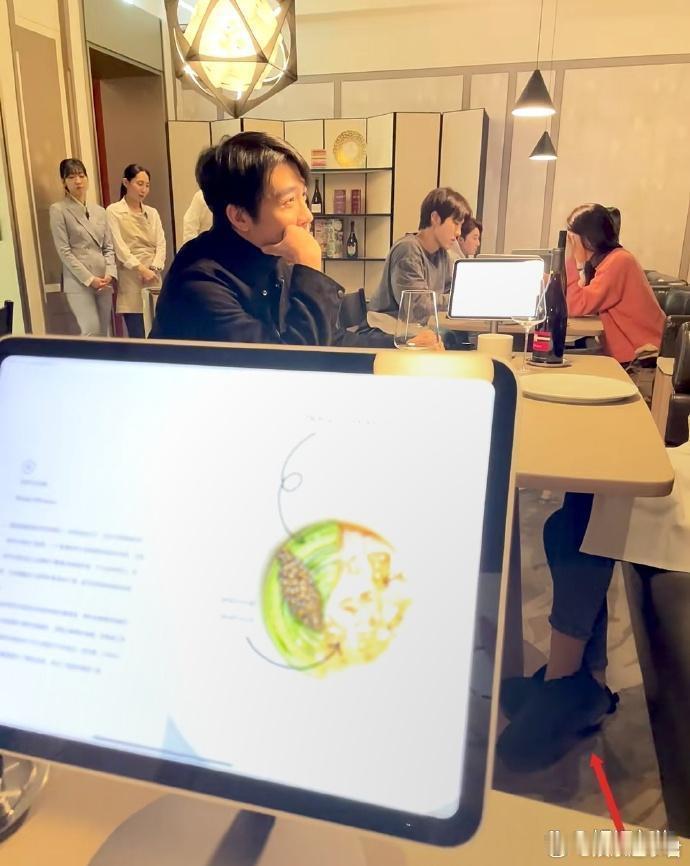 俞灏明王晓晨韩国约会 有网友偶遇俞灏明王晓晨在韩国约会，王晓晨大方晒照，两人恋爱