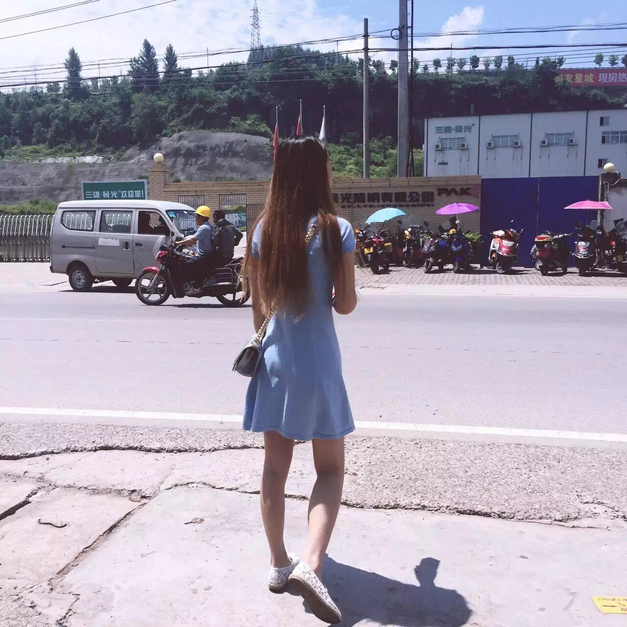 看到晚晚成立服装品牌了 谁曾想呢 我曾经也酷爱她的穿搭 跟着买了好多她的同款！这