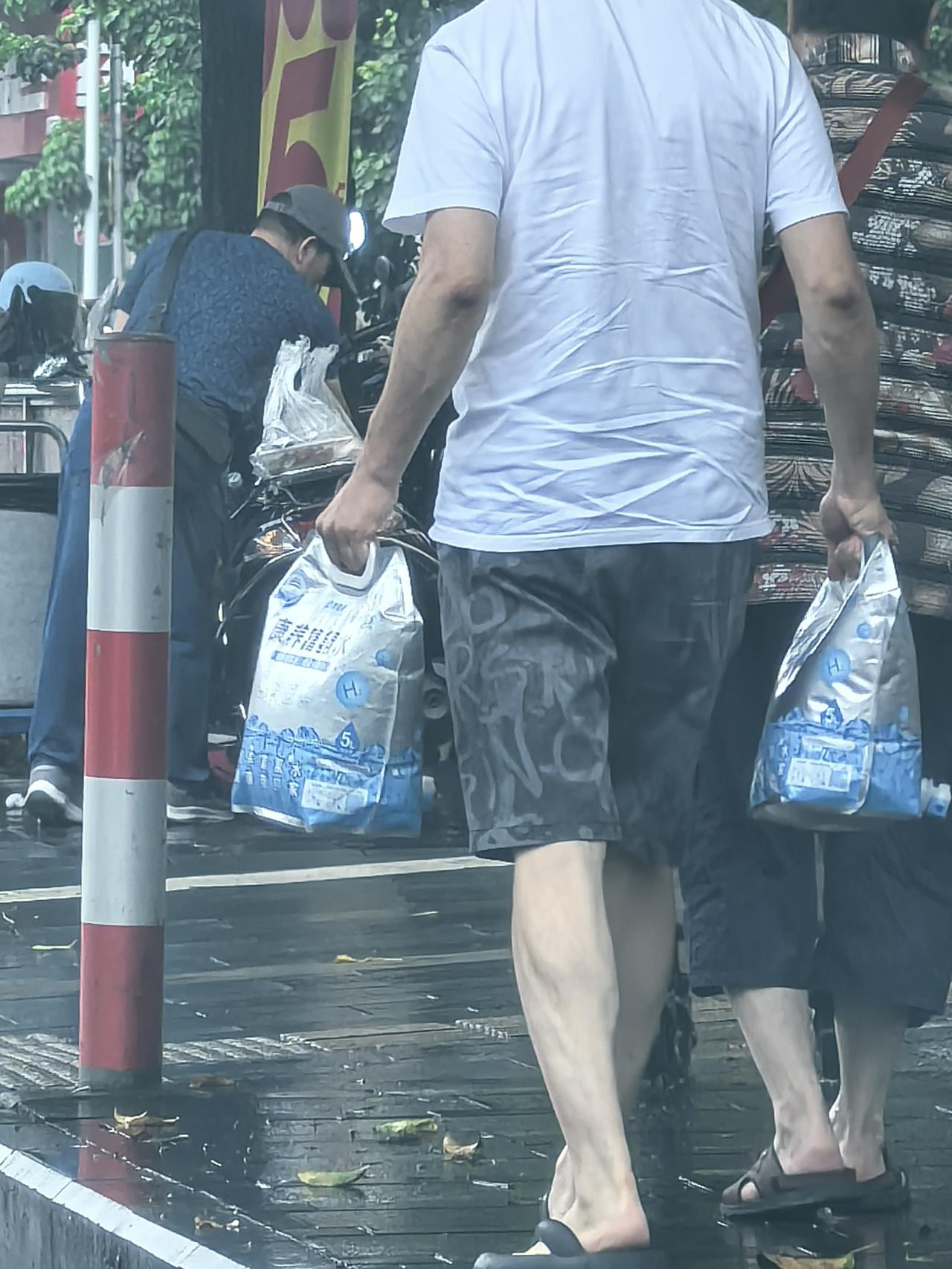 高考成绩跟智商确实存在一定的关系，毕竟智商高的理解能力会快很多，而且会举一反三[