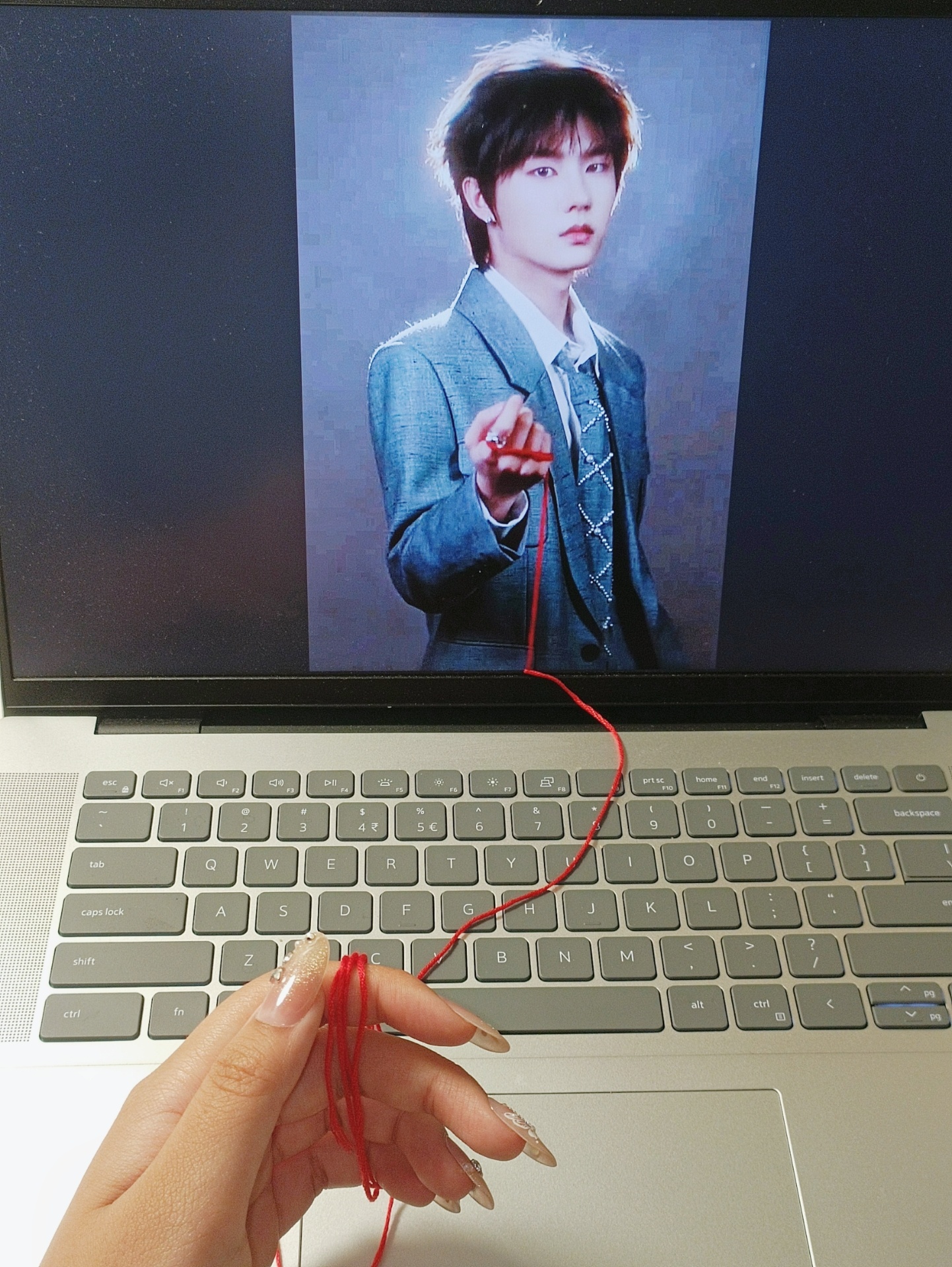 张子墨 那就让我们永远纠缠在一起吧 命运 发丝 红线 我和你 