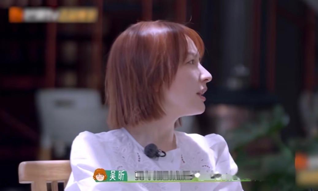 “姐，女人一般什么时候绝经啊？我有点慌。”吴昕突然问出这句话时，很多人笑了，可不