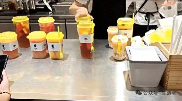 大三女生3万摆地摊卖柠檬奶，7个月开20家店，她真的赚到大钱了吗