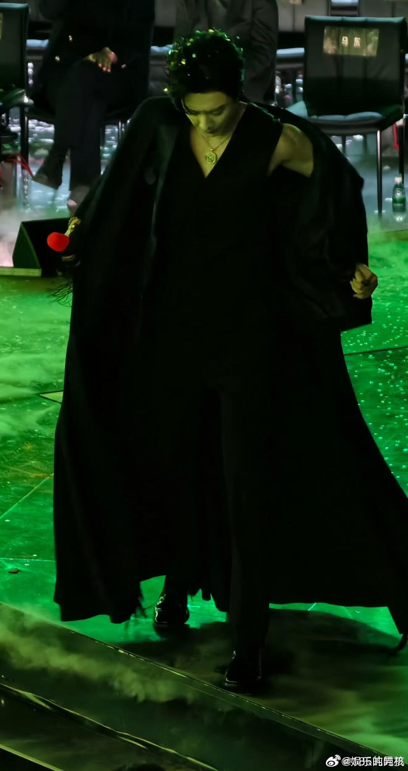 刘宇宁谁教你的这么会拍 看刘宇宁在地球超新鲜里拍照是一种享受，镜头感好审美在线，