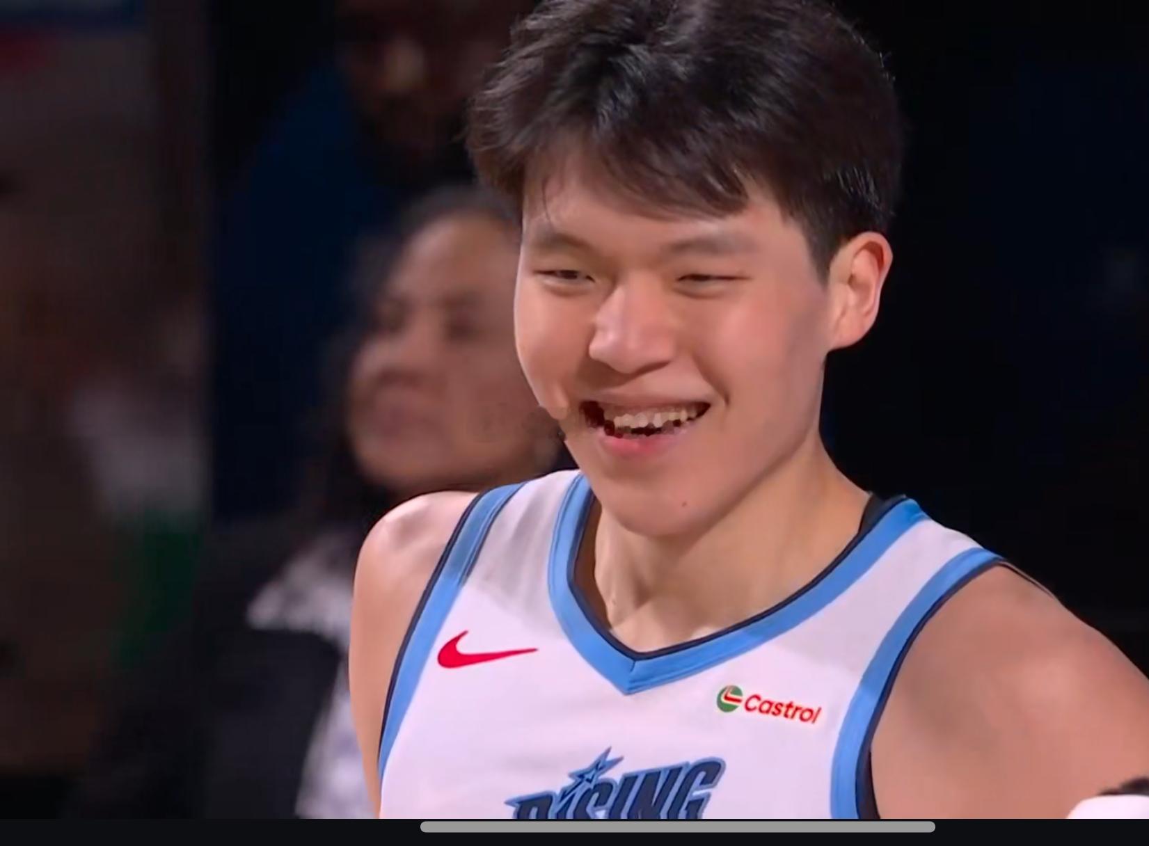 快过年了，白天一堆事，这会刚忙完，终于有时间看看小杨在全明星新秀赛的表现了。说实