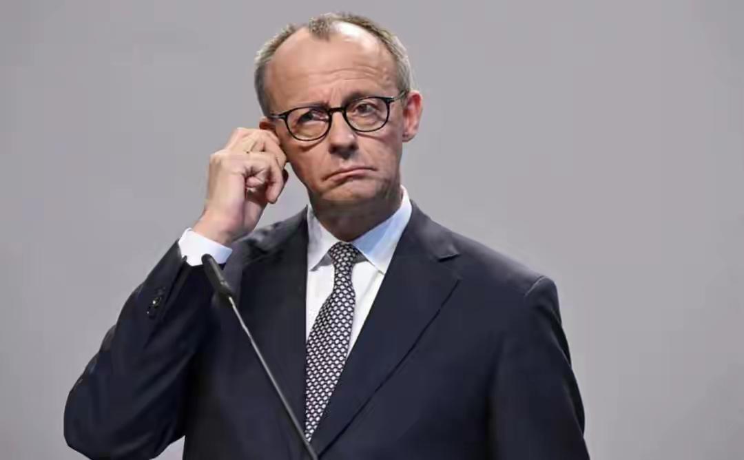 默茨政府执政半年便深陷困境，其在移民、经济等核心议题上承诺多而兑现少，支持率已跌