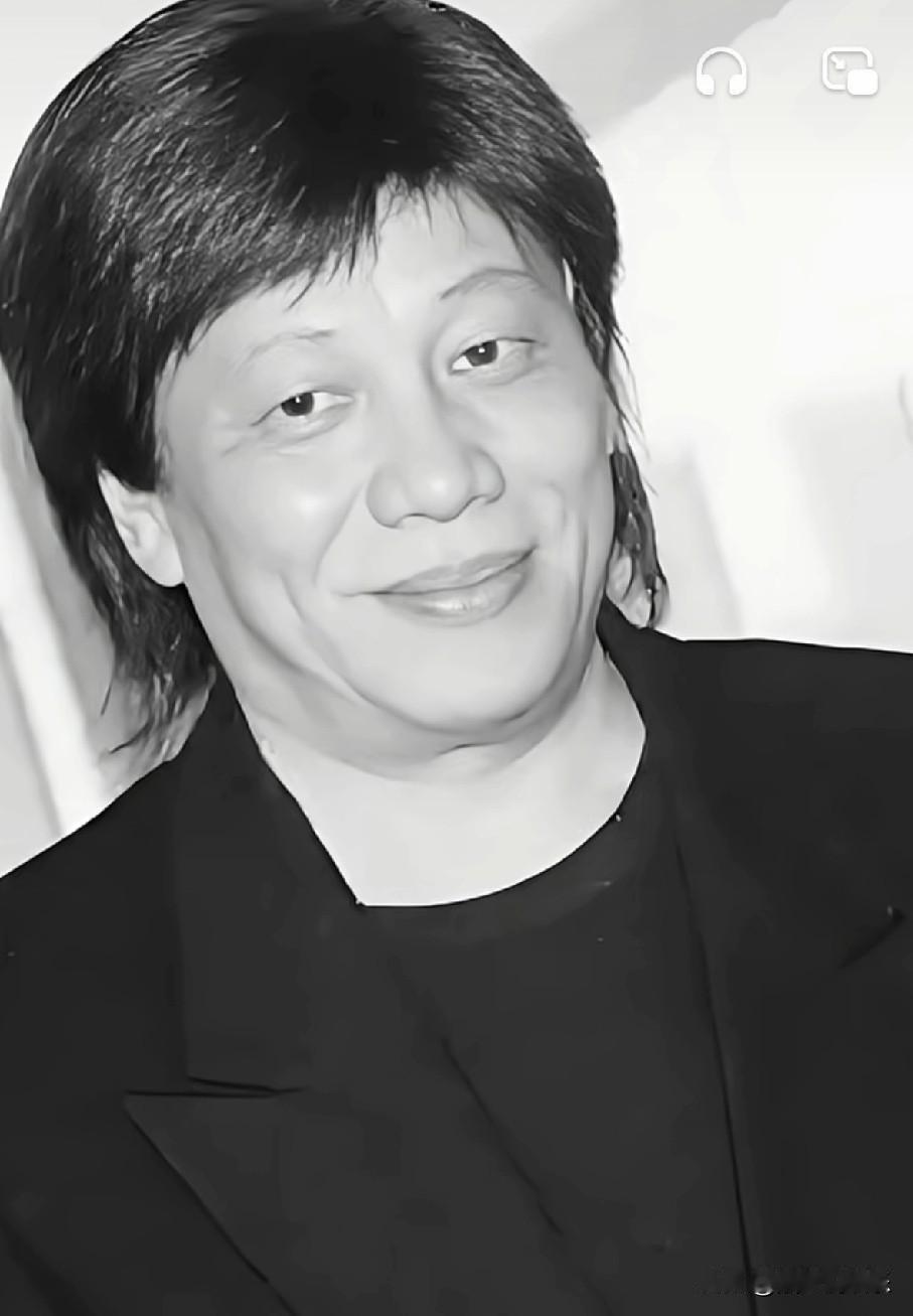 惊闻噩耗，77岁的梁小龙永远地离开了我们，他这一走，仿佛也带走了一个时代那熠熠生