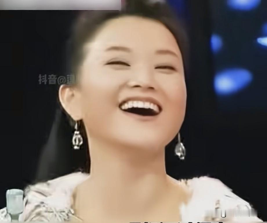 《文字描绘娱乐圈艺人，
       你猜她是谁？》
   [微风][微风][微