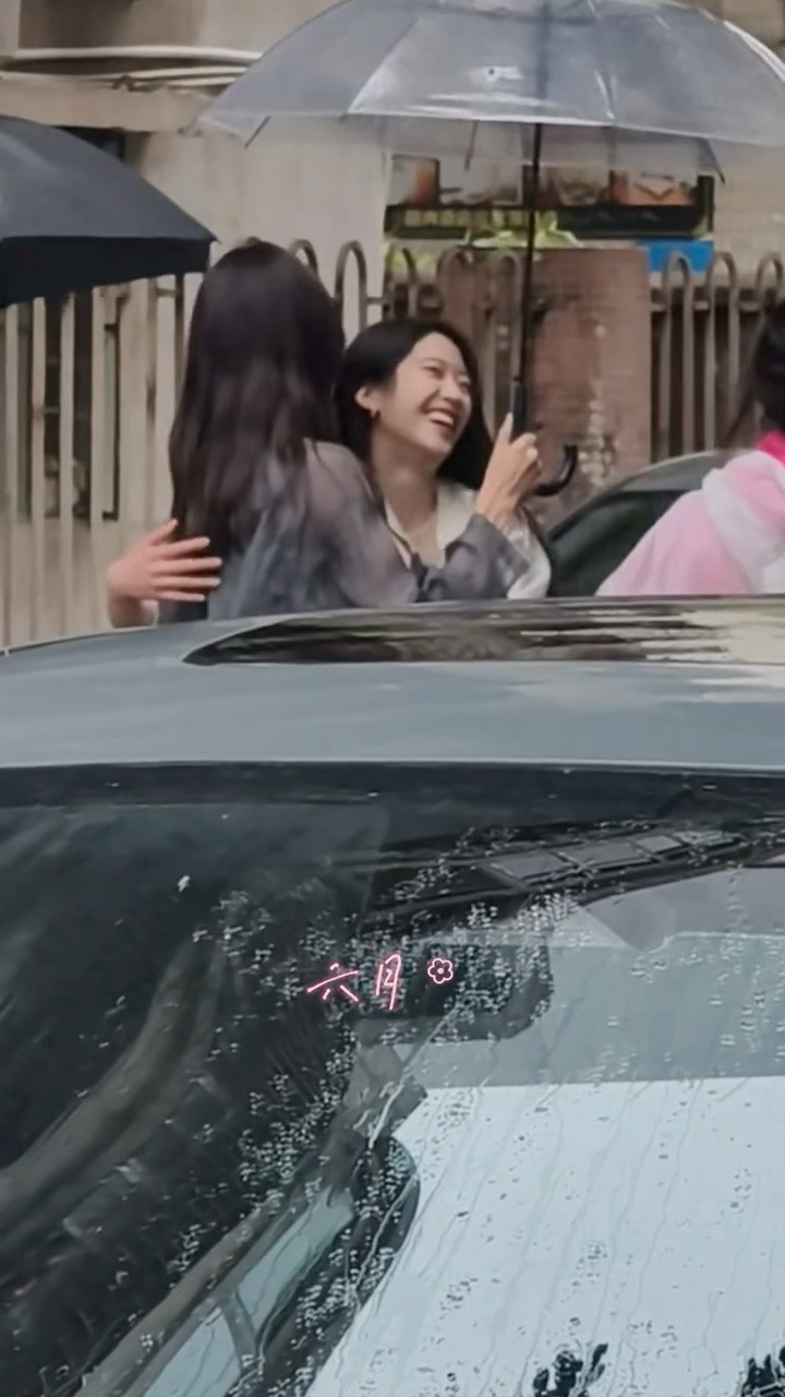 想给钟楚曦向涵之赐婚两个人戏里戏外都像谈了似的🙊 