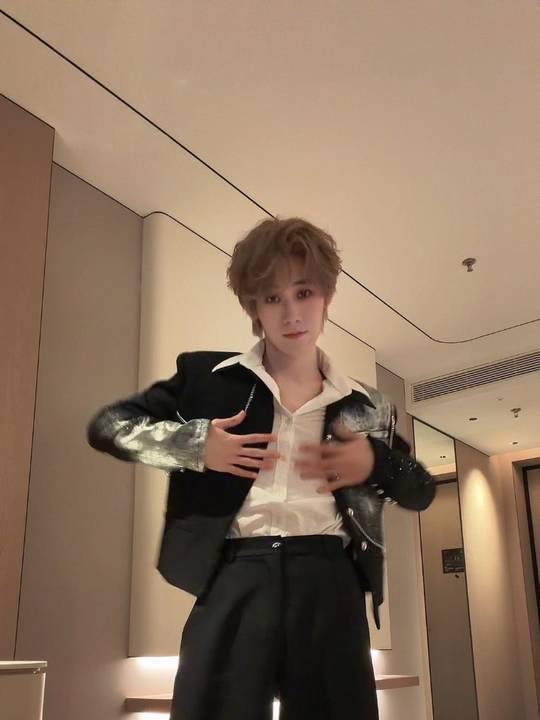 张真源sendittomygirls 张真源标签性感帅哥 张真源标签性感帅哥，谁