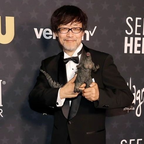 凯文·费吉已经与《哥斯拉负一》导演山崎贵见过面了。via 14_kaiju但前几